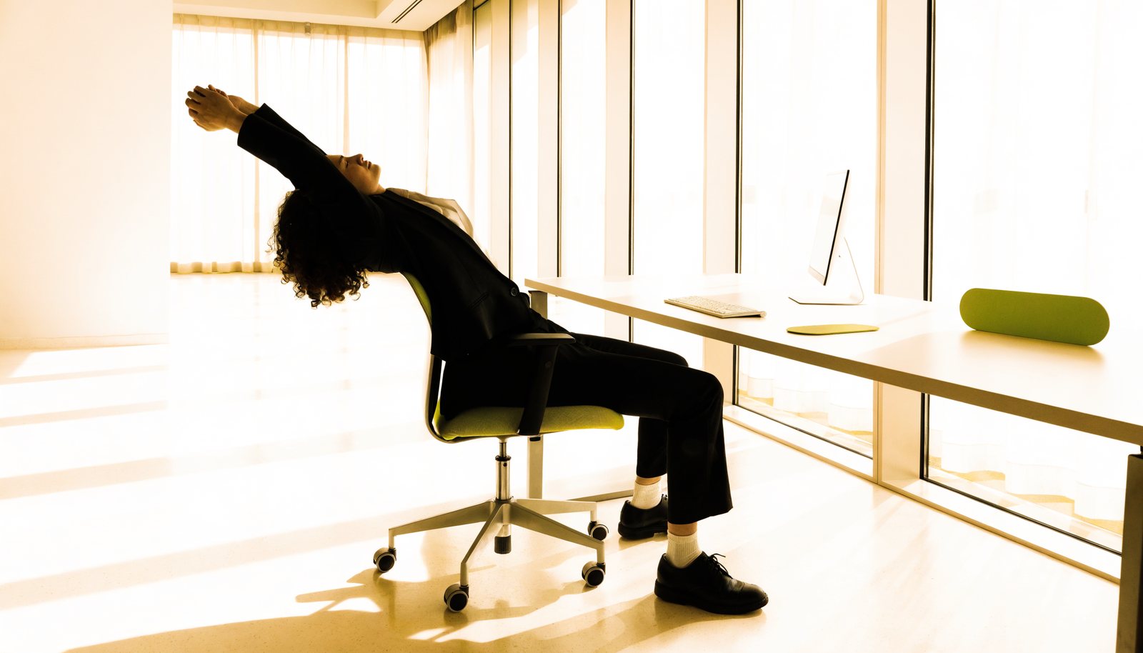 Rückenschmerzen im Büro: Mobility-Übungen für den Arbeitsalltag